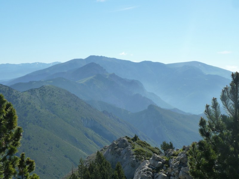 Fi de la Serra de Cadí per orient i enllaç amb Serra de Moixeró fins al Puigllançada